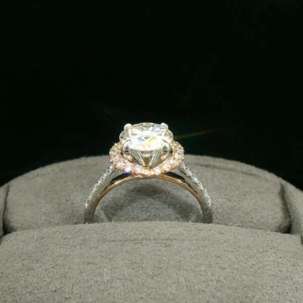 閃爍的培育鑽石戒指托，展現精緻工藝與高品質設計。.