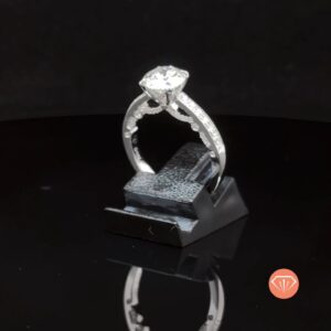 培育鑽石戒指托，精美設計展現高品質工藝，完美襯托您的求婚戒指。.