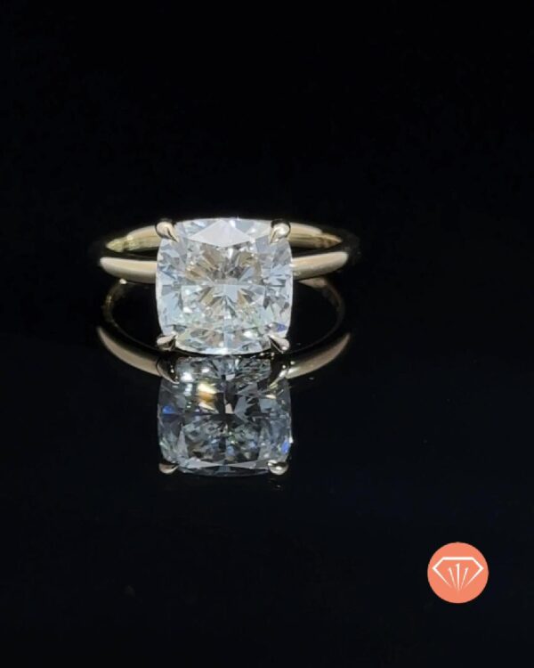 培育鑽石戒指托，完美展示閃亮的鑽石，適合訂製求婚戒指或特別禮物。.