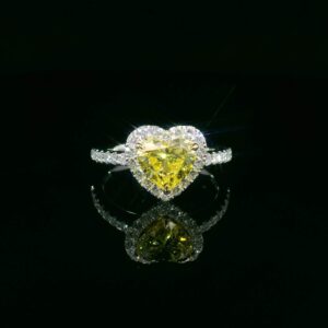 ALT：心形培育鑽石戒指，閃耀奢華設計.