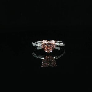 心形培育鑽石戒指托，精緻設計展現浪漫與優雅。.