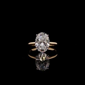 培育鑽石戒指托展示精美設計與閃耀光芒，完美襯托鑽石的璀璨與奢華。.