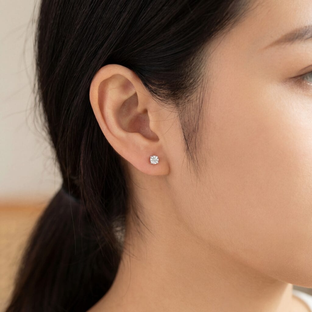 閃爍的925純銀培育鑽石耳環，完美展現優雅與獨特魅力。.
